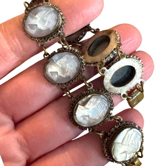 Elegant Antique carved MOP pearl multi Cameo Bracelet - Picture 3 of 8